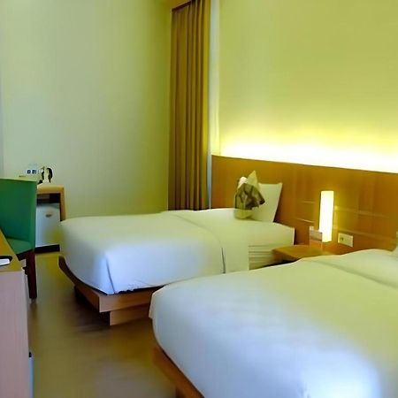 Lotus Hotel Субанг Экстерьер фото