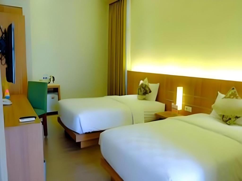 Lotus Hotel Субанг Экстерьер фото