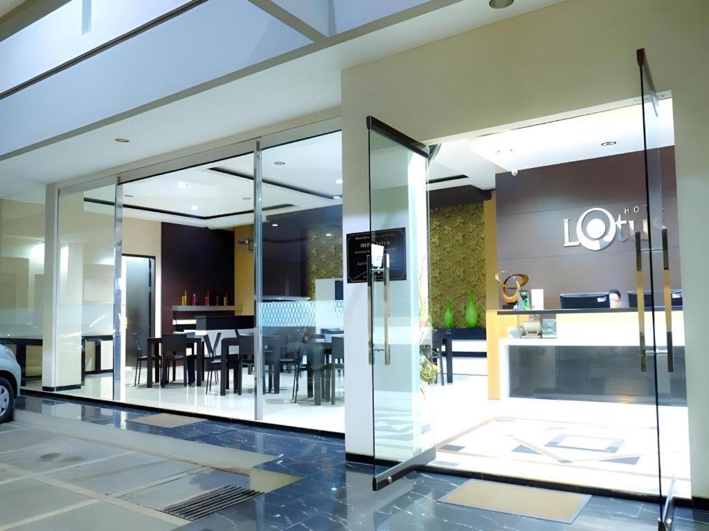 Lotus Hotel Субанг Экстерьер фото