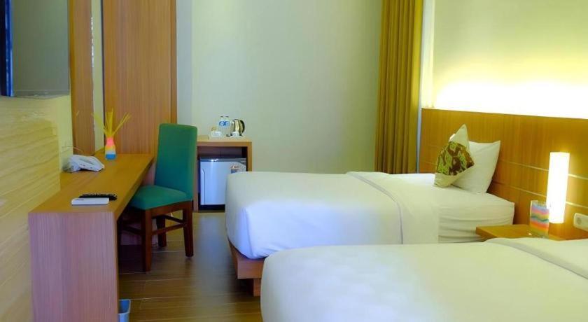 Lotus Hotel Субанг Экстерьер фото