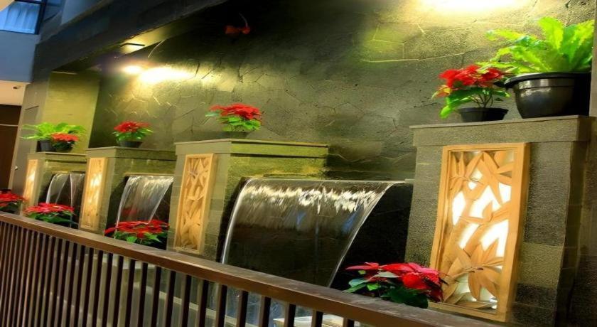 Lotus Hotel Субанг Экстерьер фото