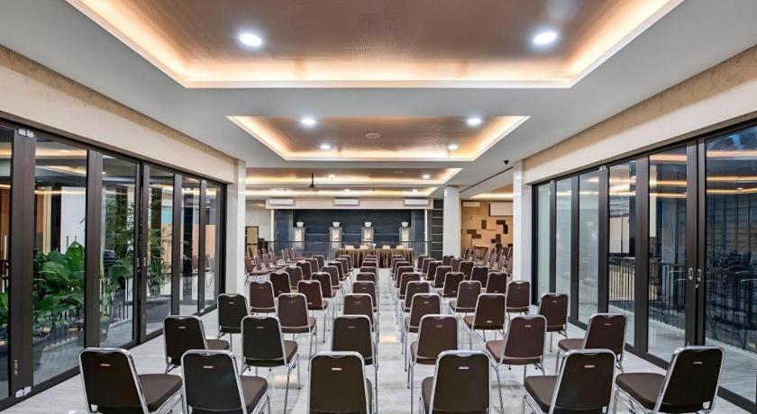 Lotus Hotel Субанг Экстерьер фото