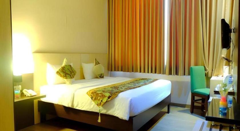 Lotus Hotel Субанг Экстерьер фото