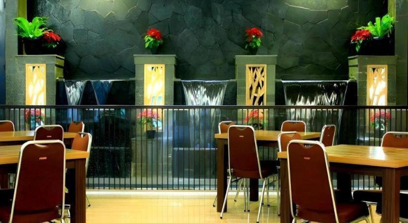 Lotus Hotel Субанг Экстерьер фото
