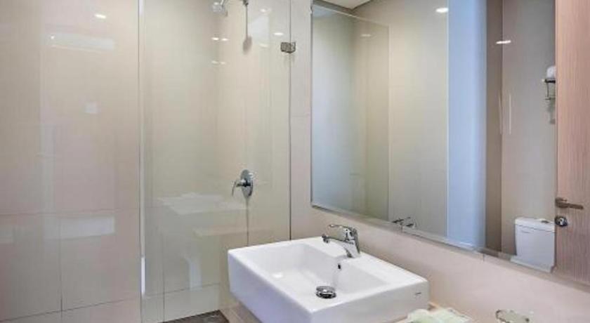 Lotus Hotel Субанг Экстерьер фото