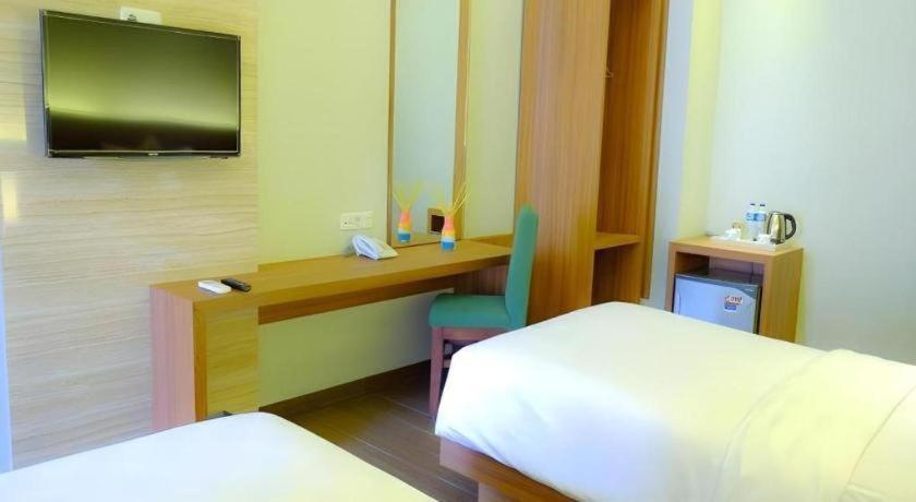 Lotus Hotel Субанг Экстерьер фото