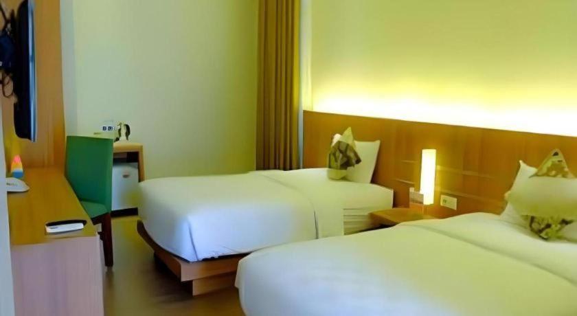 Lotus Hotel Субанг Экстерьер фото