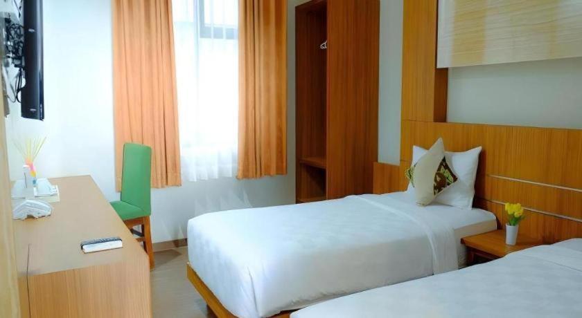 Lotus Hotel Субанг Экстерьер фото