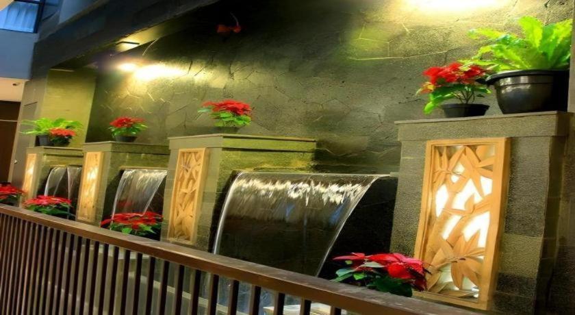 Lotus Hotel Субанг Экстерьер фото