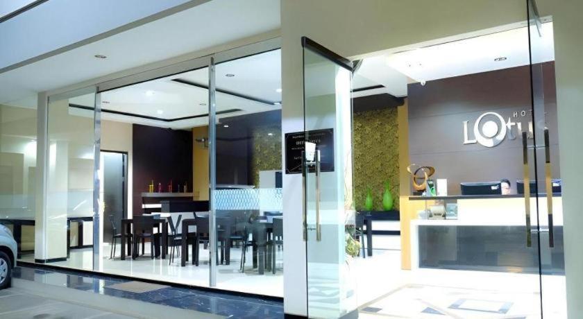 Lotus Hotel Субанг Экстерьер фото